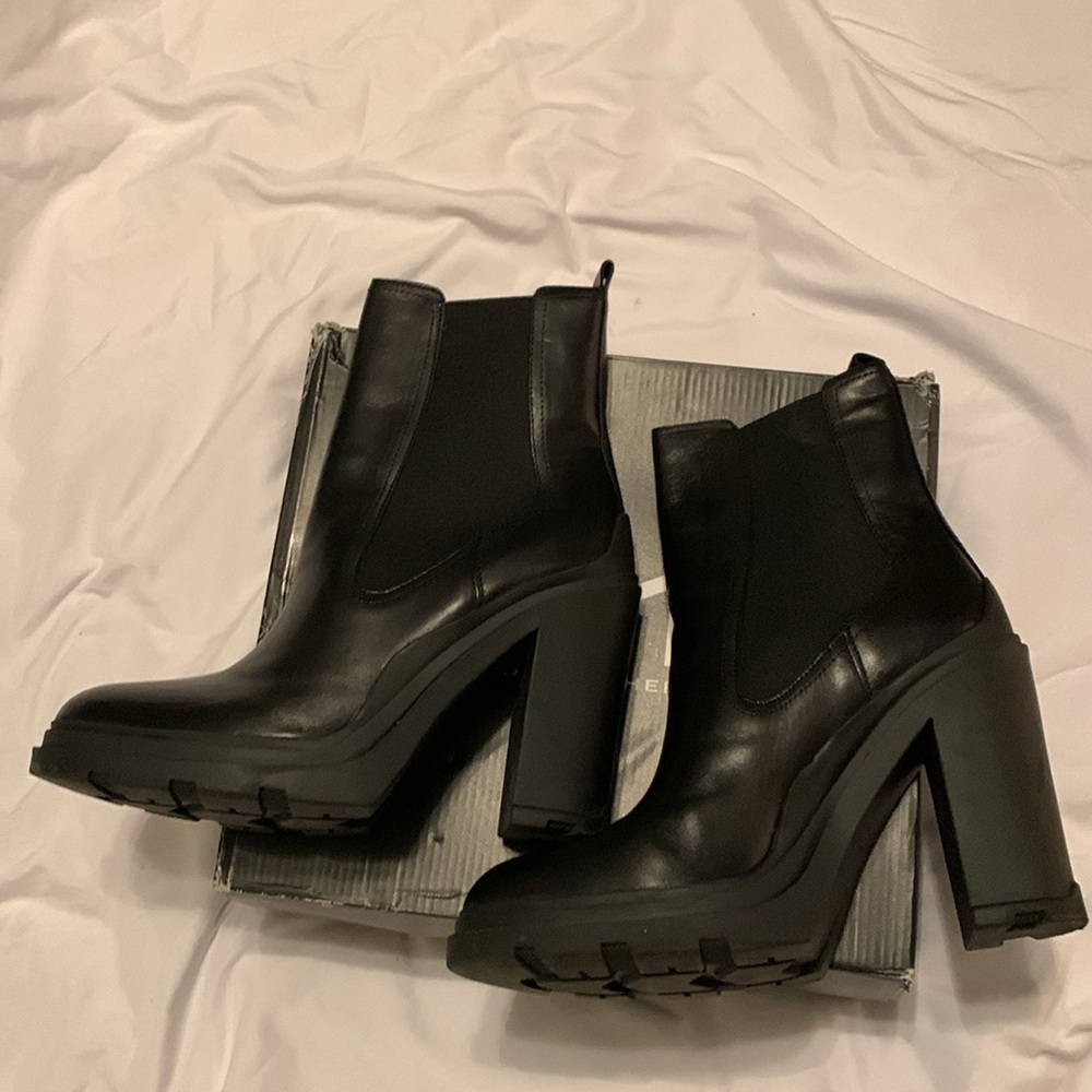 Marc Fisher LTD | Marc Fisher Ramio BLACK leather Heeled Chelsea Boot 11M